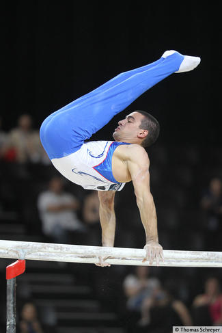 sports et jeux > sports gymniques > gymnastique > barres parallèles image -  Dictionnaire Visuel